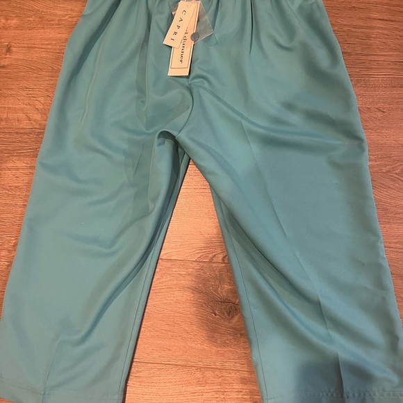 Capris - Picture 7 of 8